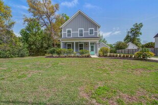 860 W Madison Ave in Charleston, SC - Building Photo