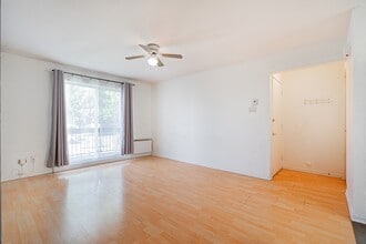 444 Rue Moreau in St-Eustache, QC - Building Photo - Building Photo