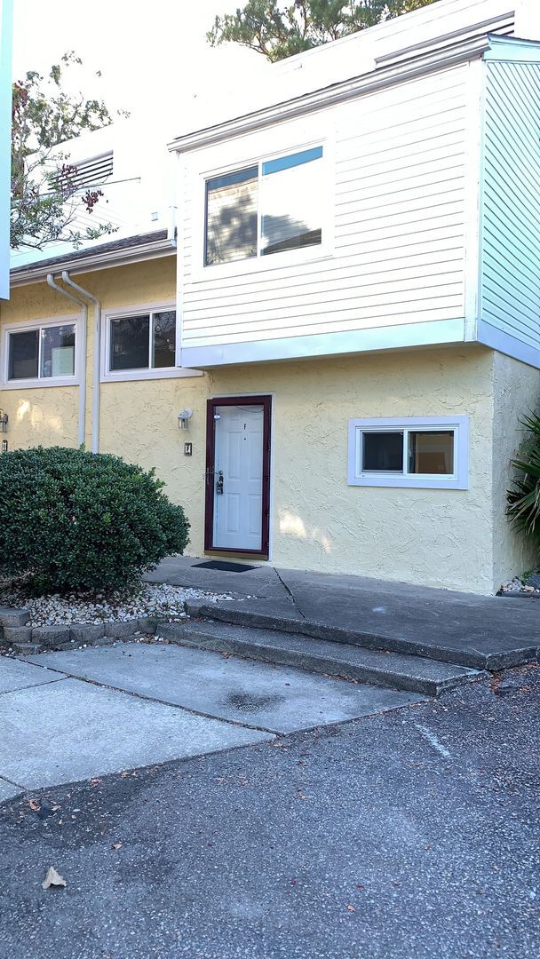 property at 1701 Yaupon Dr