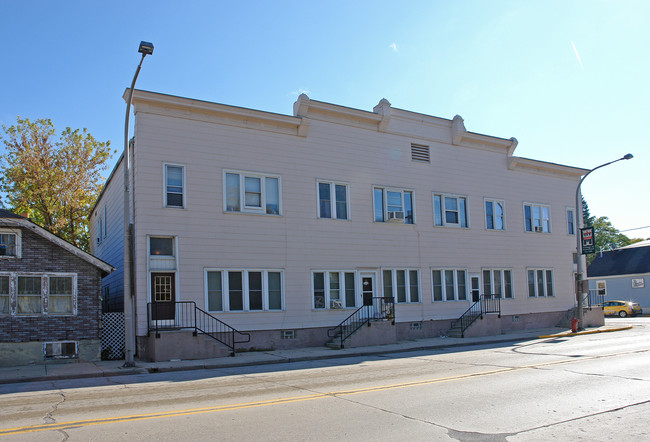 117 1st St in Waterford, WI - Building Photo - Building Photo