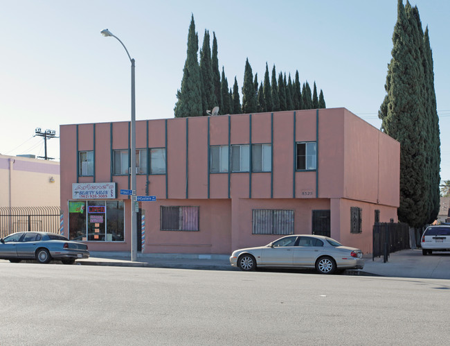 8325 Eastern in Bell, CA - Foto de edificio - Building Photo