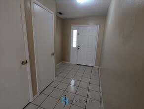 8404 Duval Dr in Port Richey, FL - Building Photo - Building Photo