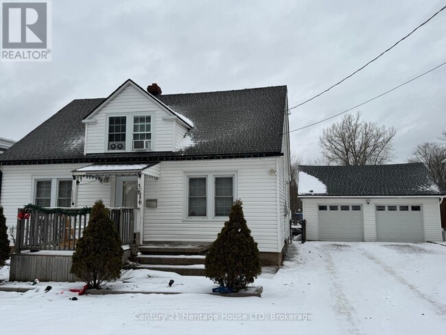 3816 Dominion Rd in Fort Erie, ON - Building Photo - Building Photo
