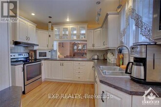 15 Saginaw Crescent in Ottawa, ON - Building Photo - Building Photo