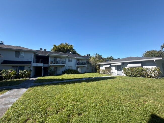 2220 NW 58th Ter, Unit Unit# 4 in Lauderhill, FL - Foto de edificio - Building Photo