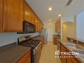 6720 Guilford Crest Dr in Apollo Beach, FL - Building Photo - Building Photo