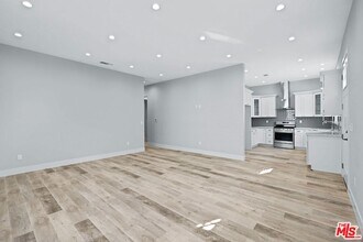 13550 Hamlin St in Los Angeles, CA - Building Photo - Building Photo