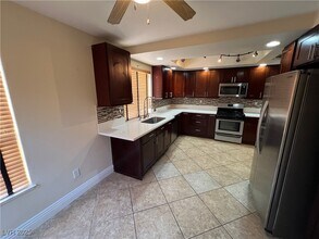 5213 Blue Dane Ct in Las Vegas, NV - Building Photo - Building Photo