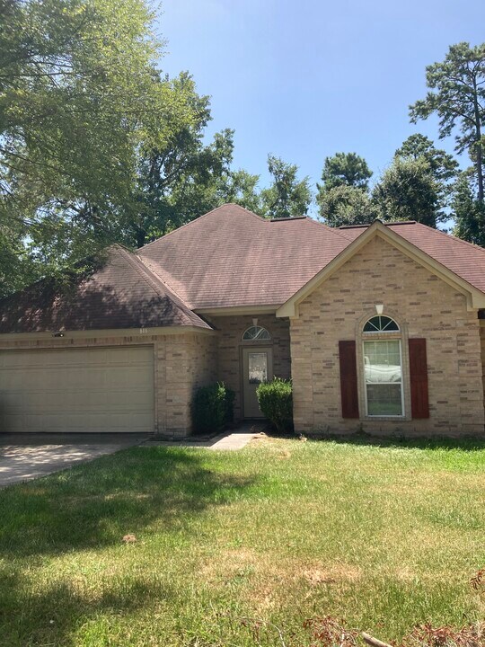 818 Chickasaw Dr in Montgomery, TX - Building Photo