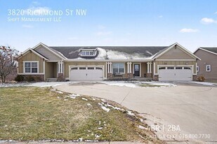 3820 Richmond St NW in Walker, MI - Building Photo