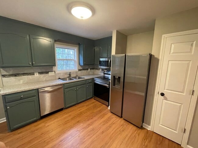 8 Barnes Dr in Belmont, NC - Building Photo - Building Photo