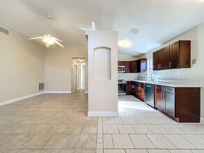 1115 Naples Dr in Orlando, FL - Foto de edificio - Building Photo