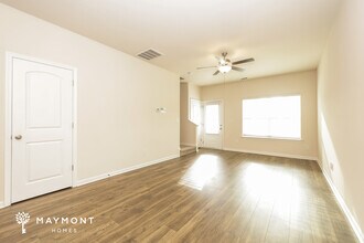 8073 Logan Dr in La Vergne, TN - Building Photo - Building Photo