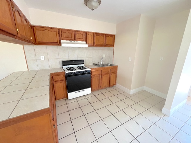 1318 W Winn Dr, Unit D in Upland, CA - Foto de edificio - Building Photo