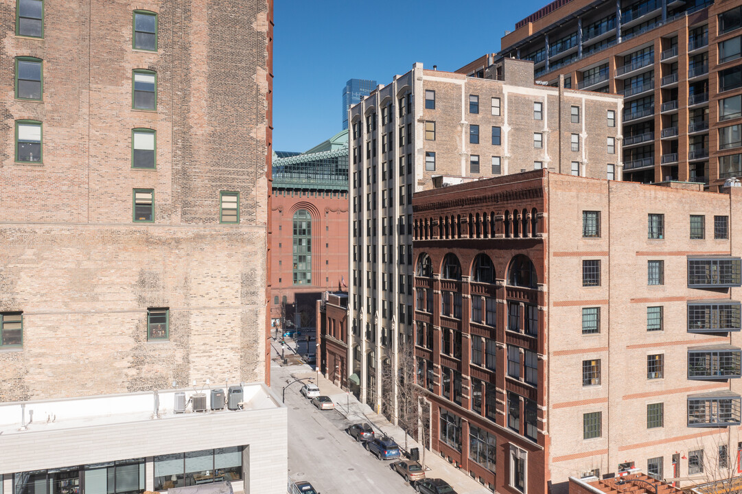 Peterson Building in Chicago, IL - Building Photo