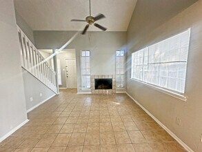 7508 Oak Chase in San Antonio, TX - Building Photo - Building Photo