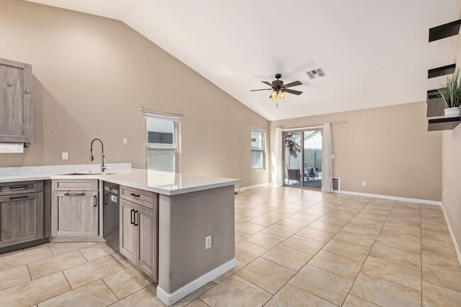 10778 W Cambridge Ave in Avondale, AZ - Building Photo - Building Photo