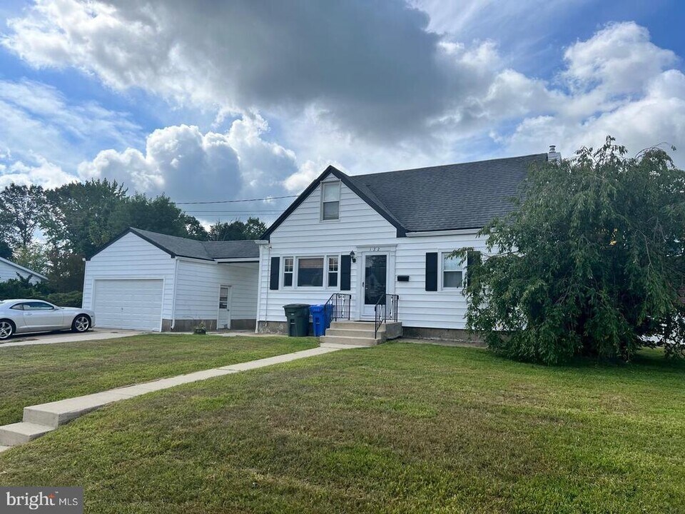 122 Cornell Rd in Glassboro, NJ - Building Photo