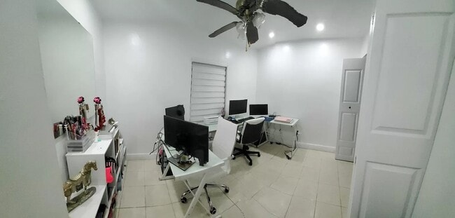 11821 SW 123rd Ave in Miami, FL - Building Photo - Building Photo