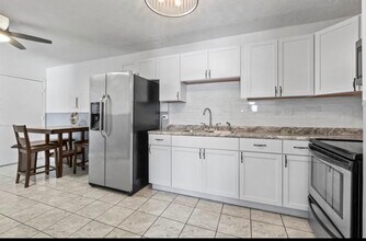 3243 S 49th Ave, Unit 301 in Cicero, IL - Building Photo - Building Photo
