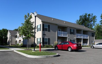 North Ridge Apartments in North Canton, OH - Building Photo - Building Photo