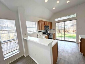 1812 Twisted Oak Dr in Leander, TX - Building Photo - Building Photo