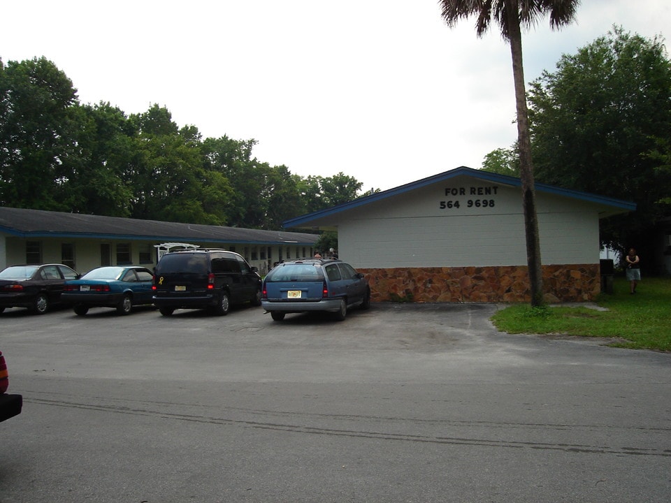 CRYSTAL TERRACE APARTMENTS in Crystal River, FL - Building Photo