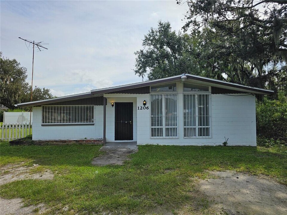 1206 S Wabash Ave in Lakeland, FL - Building Photo