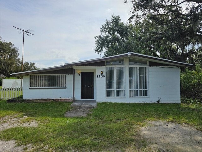 property at 1206 S Wabash Ave