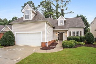 2495 Lakebrooke Dr in Marietta, GA - Building Photo