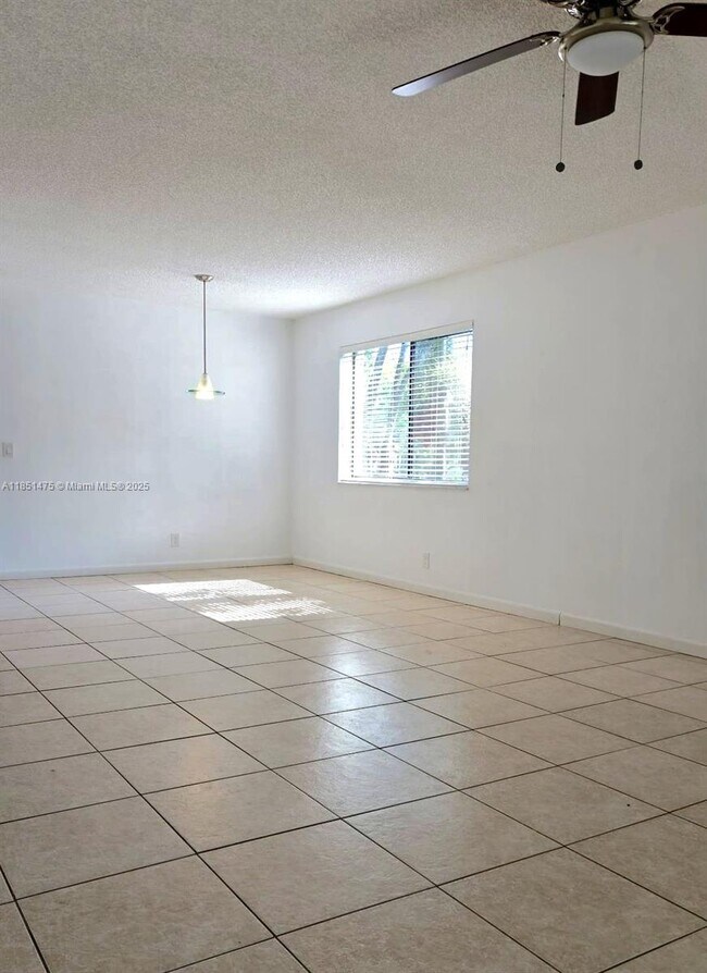 16541 Blatt Blvd in Weston, FL - Building Photo - Building Photo