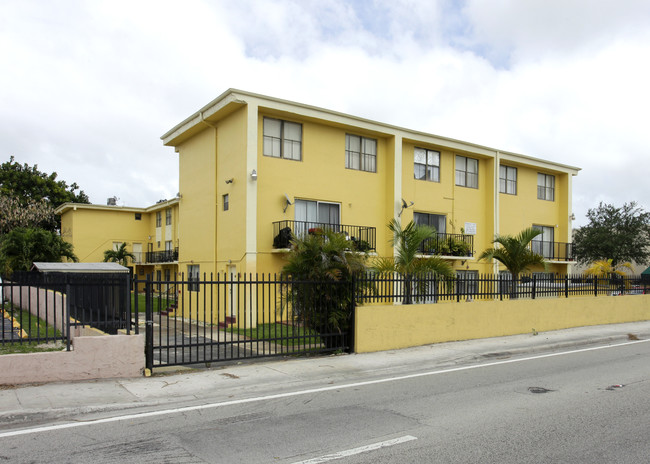 Sunnyside Apartments in North Miami, FL - Building Photo - Building Photo