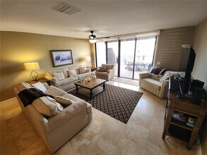 6290 Bahia Del Mar Cir N in St. Petersburg, FL - Building Photo - Building Photo