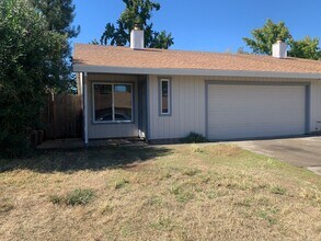 5417-5419 E Knoll Dr in Fair Oaks, CA - Building Photo - Building Photo