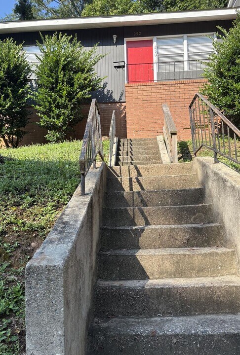 250 Ridgewood Ave in Macon, GA - Building Photo
