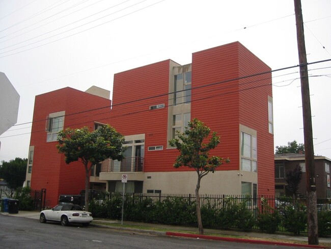 1200 W 24th St in Los Angeles, CA - Foto de edificio - Building Photo