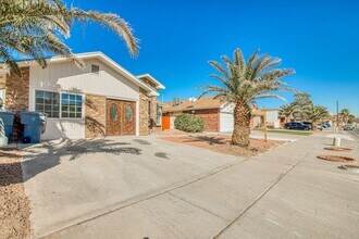 12103 Royal Woods Dr in El Paso, TX - Building Photo - Building Photo