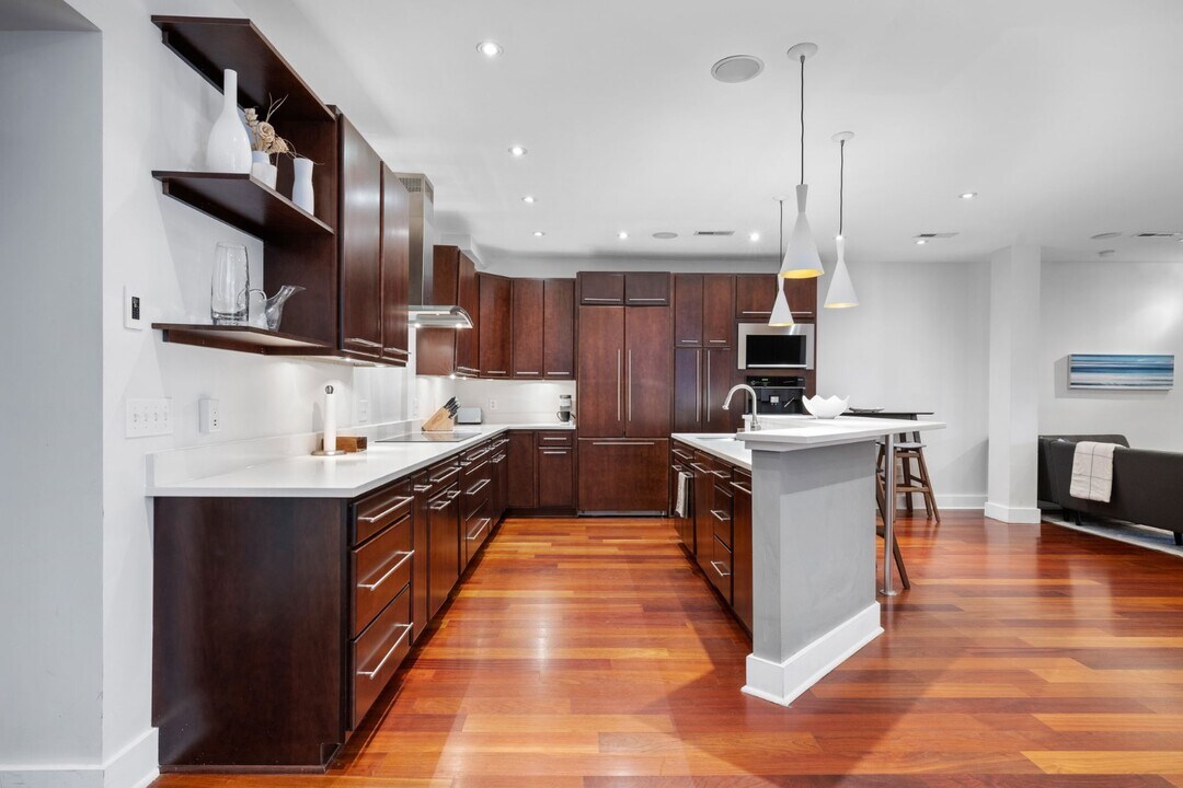 182 E Bay St in Charleston, SC - Building Photo