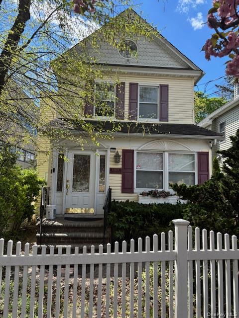 property at 40 S Bayles Ave