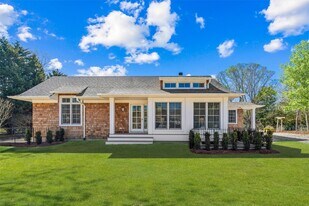 25 Lamb Ave in Quogue, NY - Building Photo
