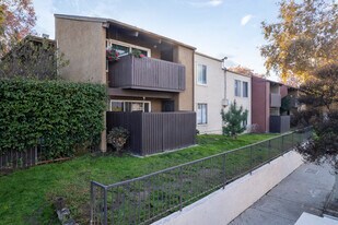 Tara Village in Tarzana, CA - Building Photo