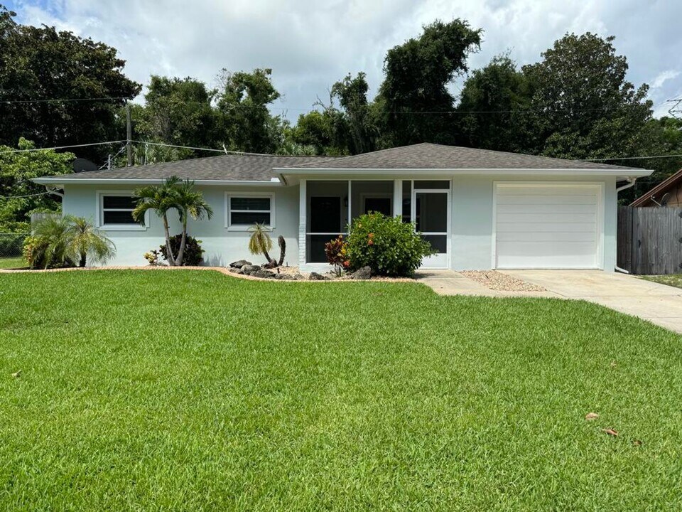 366 Collins St in Ormond Beach, FL - Building Photo