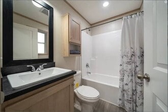 1365 Kingston Dr in Caro, MI - Building Photo - Building Photo