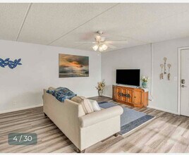 1926 Ocean Shore Blvd in Ormond Beach, FL - Building Photo - Building Photo