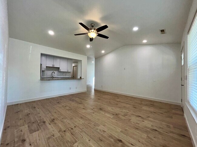 204 NW J St in Bentonville, AR - Building Photo - Building Photo