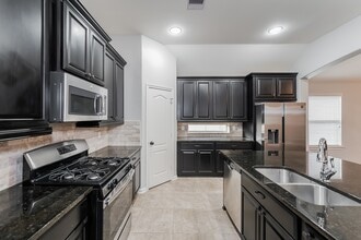 6522 Hunters Creek Ln in Baytown, TX - Building Photo - Building Photo