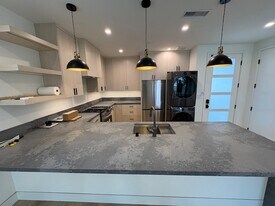 312 St Andrews Rd in Newport Beach, CA - Building Photo