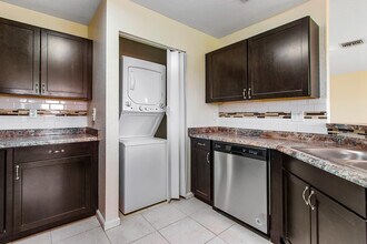 8460-8466-8466 NW 40th St in Coral Springs, FL - Building Photo - Building Photo