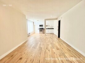 400 S Berendo St, Unit 318 in Los Angeles, CA - Building Photo