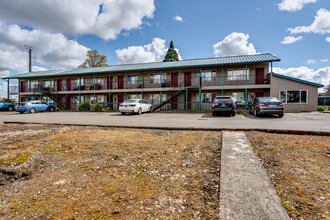 2057 S 7th St in Lebanon, OR - Building Photo - Building Photo